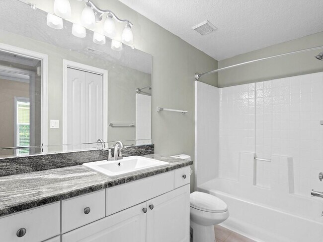 Building Photo - 5095 Fairways Cir