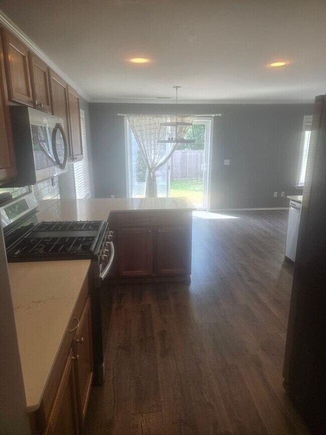 Building Photo - 3bd/2.5ba Maple Valley Home