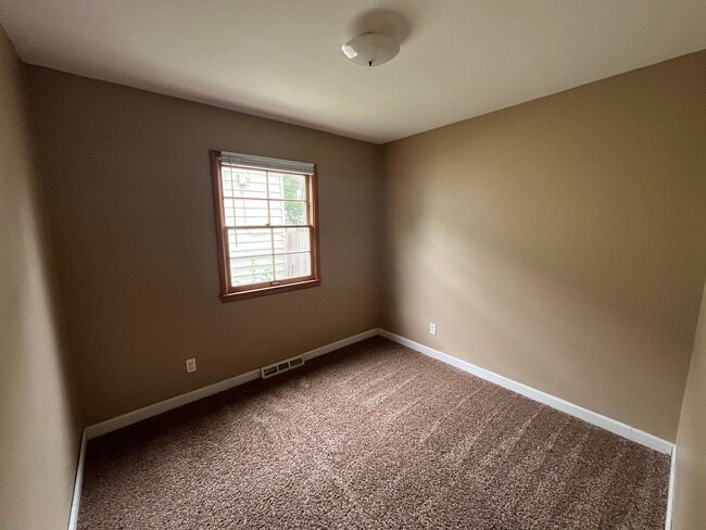 Building Photo - Beautiful 3 bedroom home