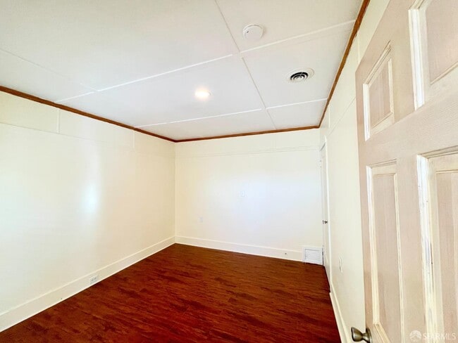 Building Photo - 2 Brighton Ave