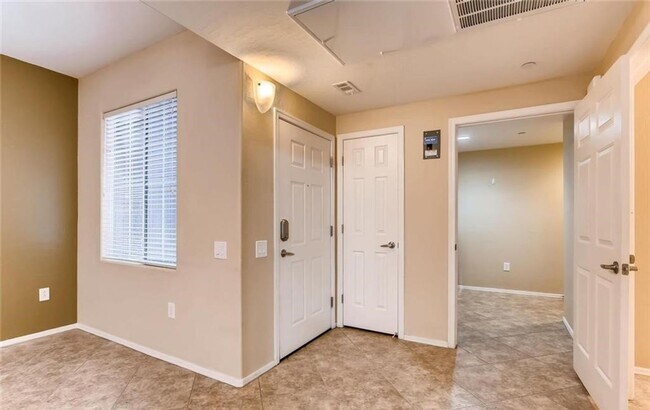 Building Photo - STUNNING GATED CONDO UNIT 1ST FLOOR UNIT W...