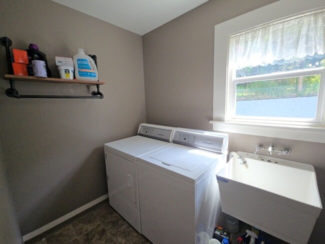Building Photo - Beautifully remodeled 2BD/1BA Scotia home