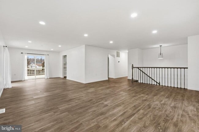 Building Photo - 2146 Woodford Rd