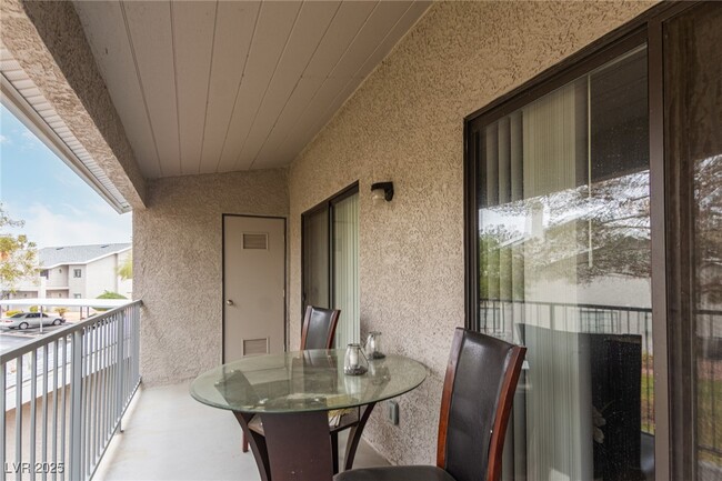 Building Photo - 2840 Blue Bonnet Dr