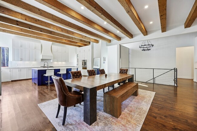 Building Photo - 8635 San Leandro Dr