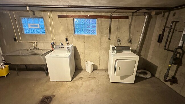 Building Photo - 2915 Mignon Ave