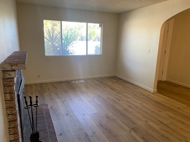 Building Photo - Fairfield Home Near Travis AFB & Laurel Cr...