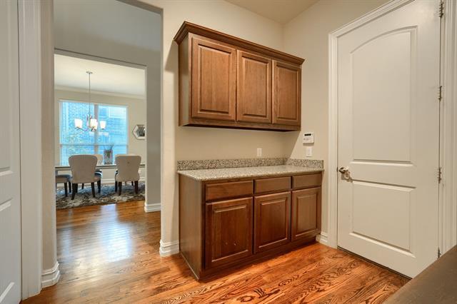 Building Photo - 949 Byron St