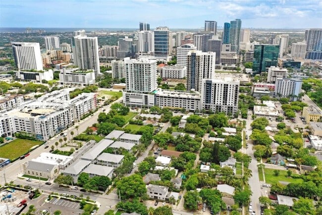 Building Photo - 450 NE 2nd Ave