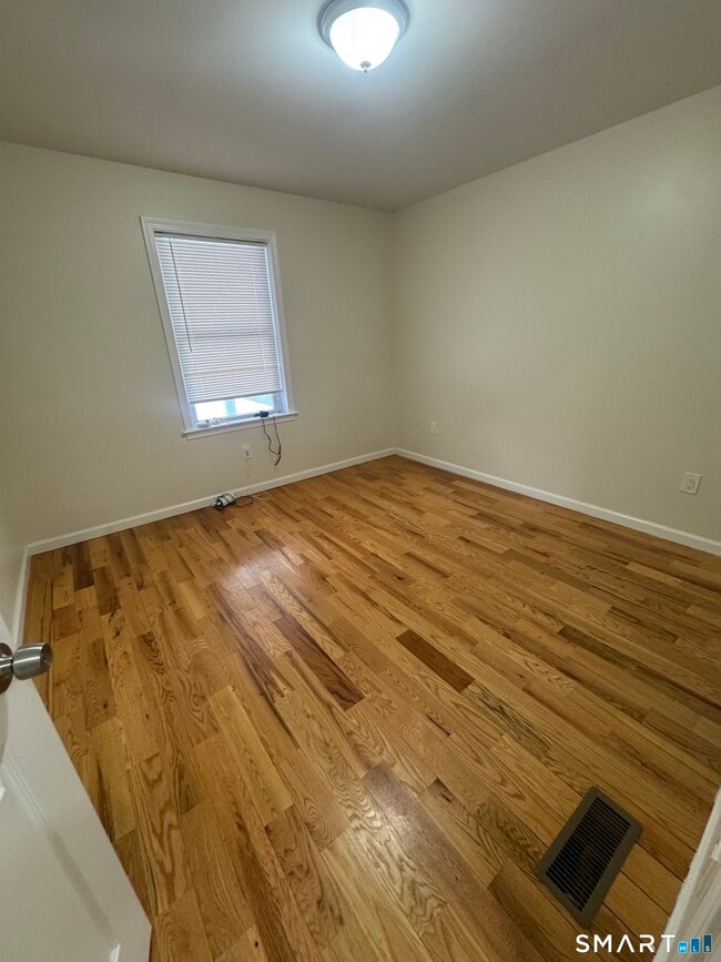 Building Photo - 695 Shelton St