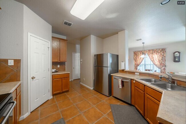 Building Photo - 1242 Sonesta Ln