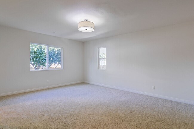 Building Photo - Amazing 4-bedroom + 3-bathroom house in Ma...