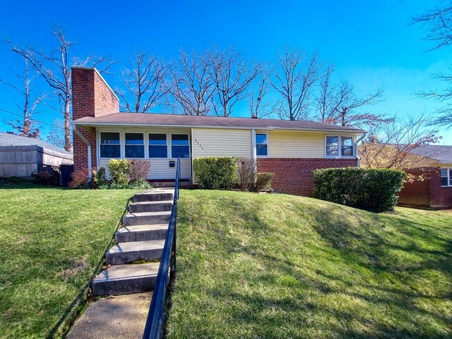 Building Photo - Fully updated 3br/2bth with large yard in ...