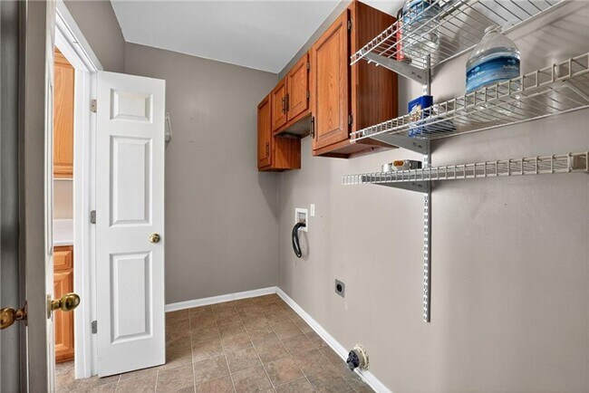 Building Photo - Spacious 5BR Home with Bonus Room & Private Backyard in Stockbridge