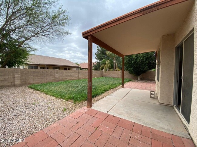 Building Photo - 3901 E San Pedro Ave