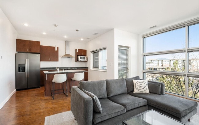 Building Photo - 2958 Syracuse St