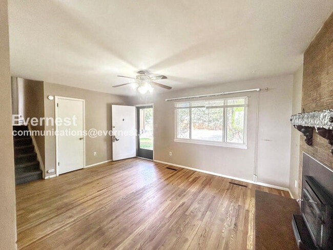 Building Photo - 1409 Laurette Dr