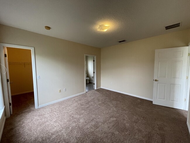 Building Photo - 935 Cumberland Dr