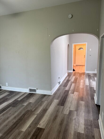 Building Photo - 512 S Randolph St