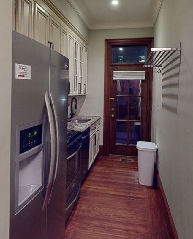 Building Photo - 9/1 No Fee! Two level 5BR/2BA near Brigham Circle, Longwood, Northeastern!