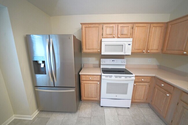 Building Photo - Beautiful Home in the desirable Shavano Ga...