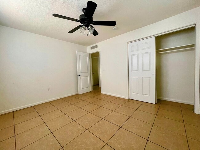 Building Photo - Comfortably Updated 4-Bedroom 2-Bathroom O...