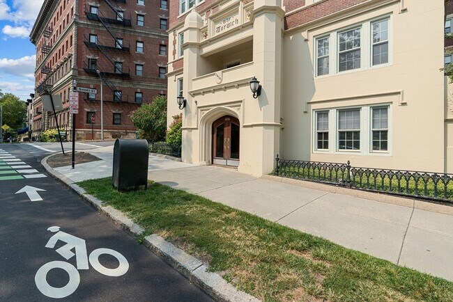 Building Photo - 1450-1454 Beacon St