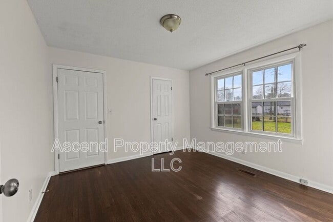 Building Photo - 4610 Leslie Ln