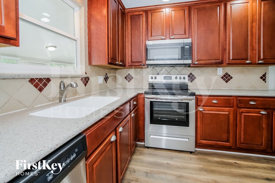 Building Photo - 156 Foxridge Rd