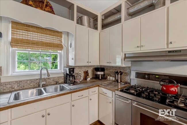 Building Photo - Beautiful 4 Bedroom, 2.5 Bath home Near Ke...