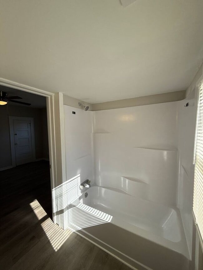 Building Photo - T.R. Lawing Realty Property