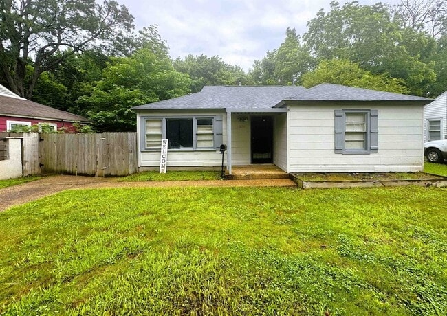 Building Photo - 1644 Russwood Rd