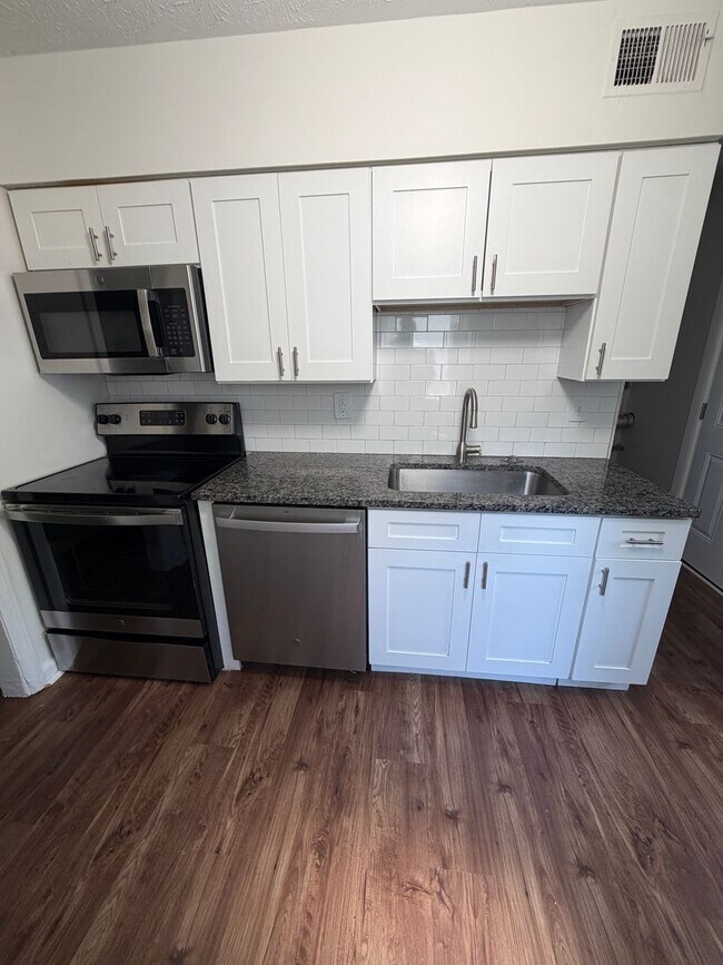 Building Photo - 2866 North Glen Drive, Columbus, OH — 2 Bed / 1 Bath — Fully Renovated!