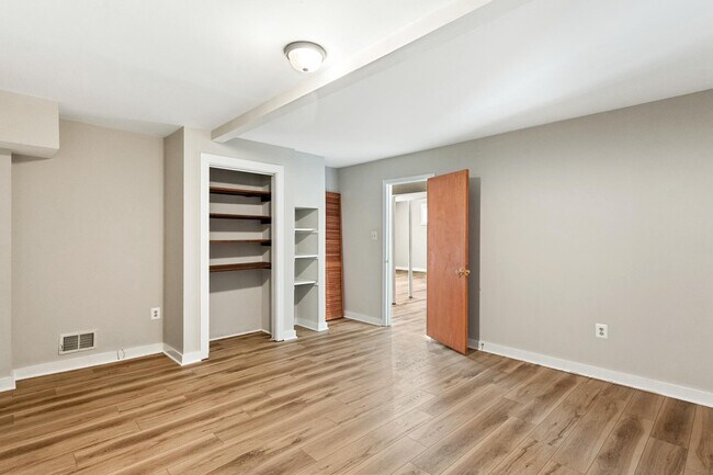 Building Photo - 445 Springvale Rd