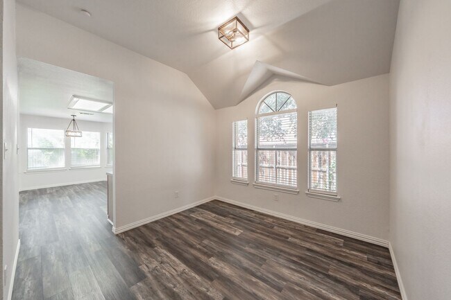 Building Photo - 1214 Hardisty Dr