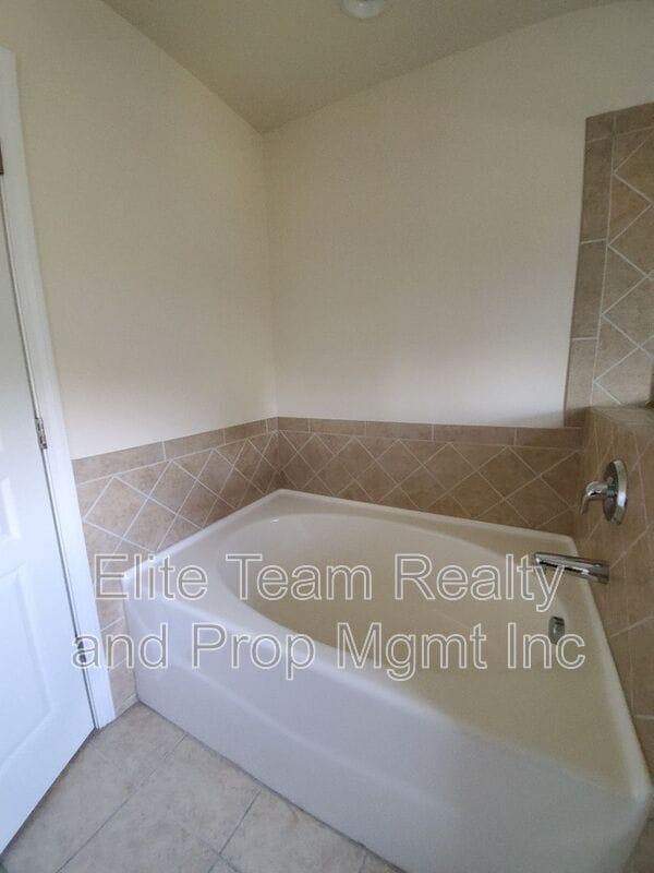 Building Photo - 11190 Bridgewater Dr