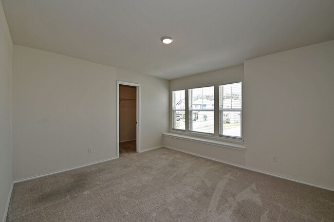 Building Photo - 4 BEDROOM  |  LOFT  |  3 BATH  |  4th BEDR...