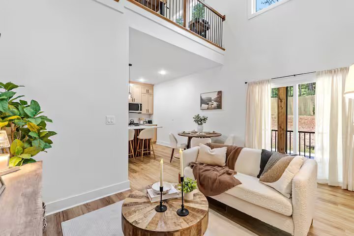 Building Photo - 201 Elm Dr