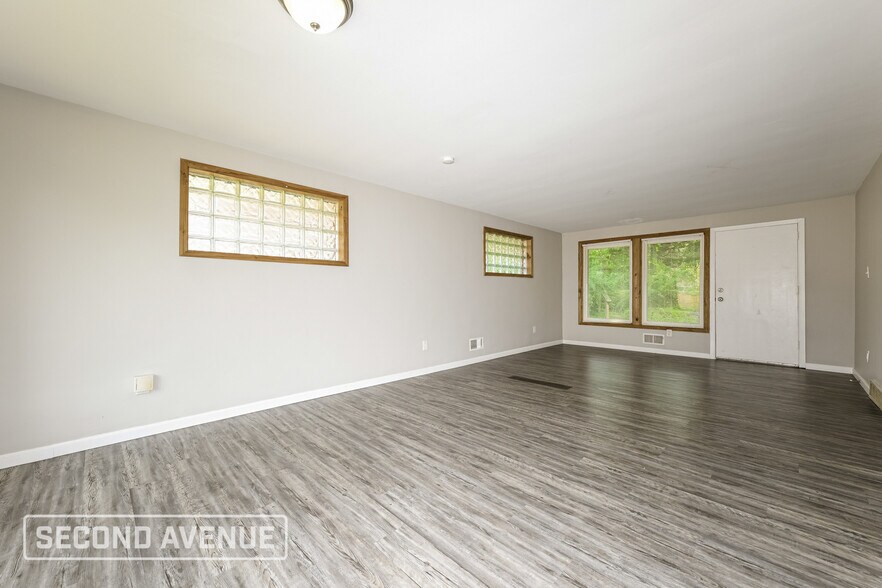 Building Photo - 304 Garden City Dr