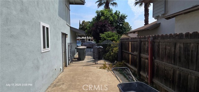 Building Photo - 2051 Rancho Dr