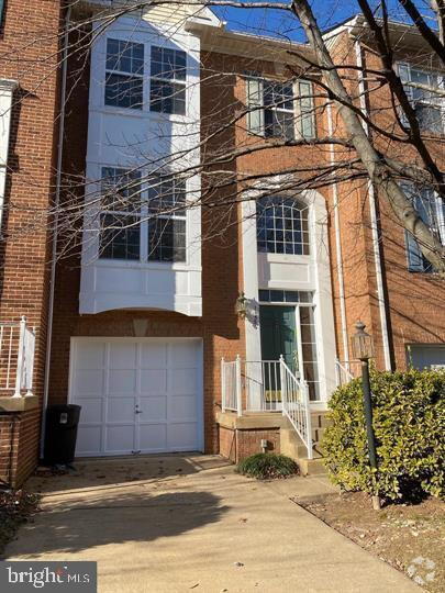 Building Photo - Impressive Three-Bedroom Townhome in North...