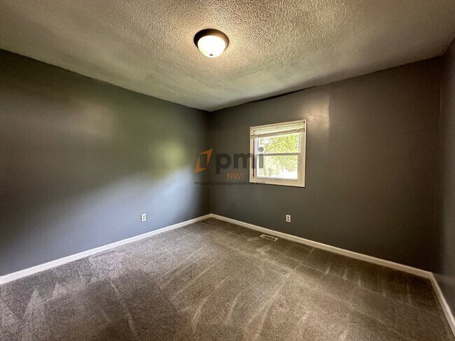 Building Photo - 3464 Iowa St