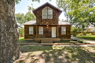 Building Photo - 639 S Pickard Ave