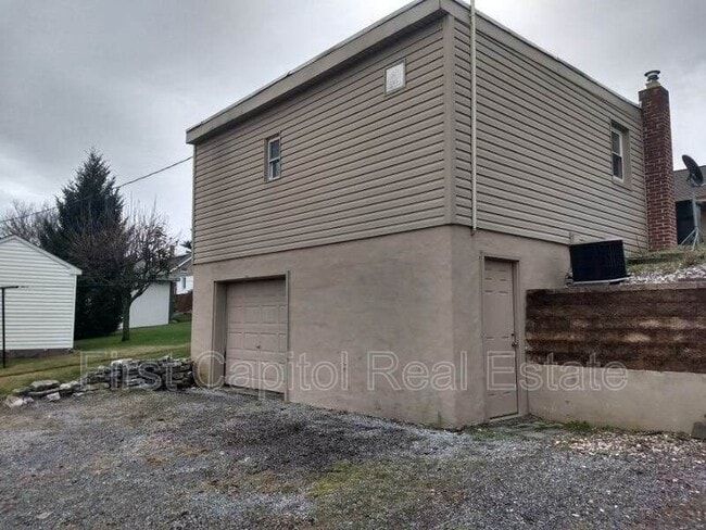 Building Photo - 132 N Main St