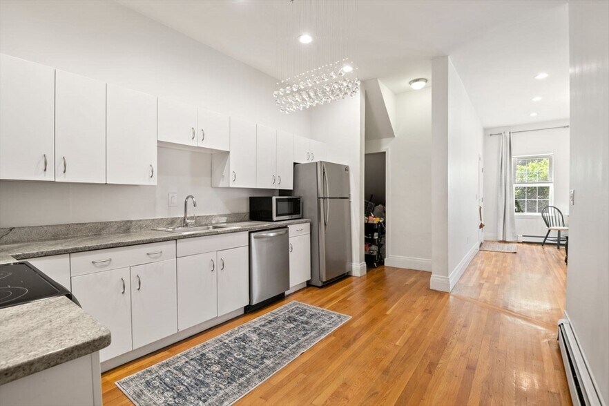 Building Photo - 249 Roxbury St
