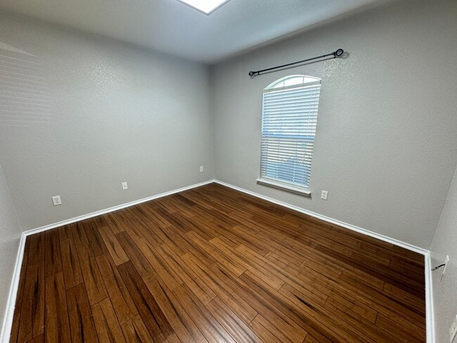 Building Photo - 408 Viola Dr