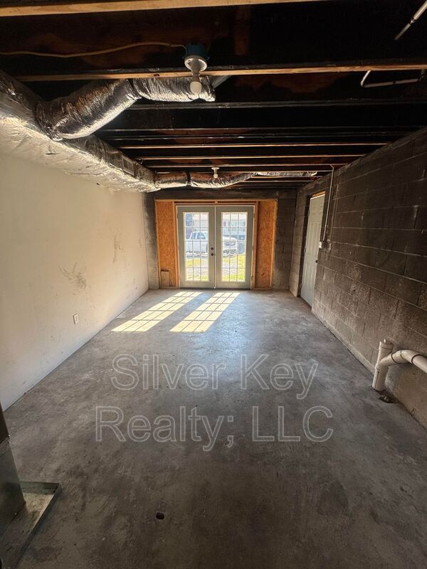 Building Photo - 1603 Hutsell Dr