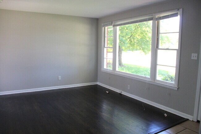 Building Photo - Rivergate Mall!! 3 Bedrooms / 1 Bathroom Renovated!