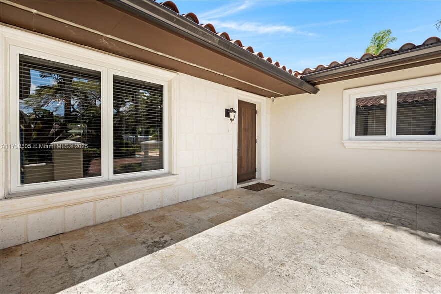 Building Photo - 12121 SW 110th Ave