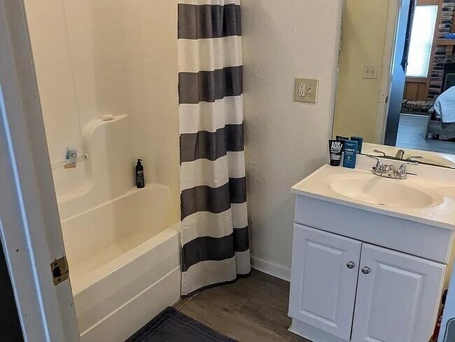 Building Photo - 1809 Tyndall Dr